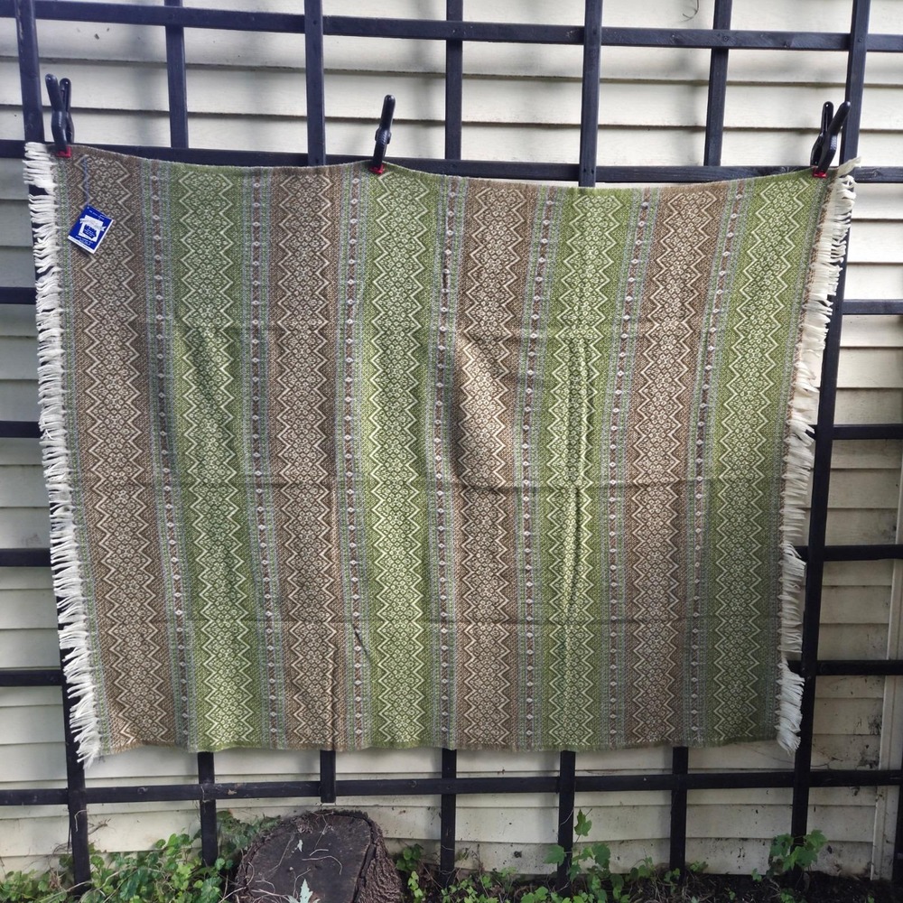 Vintage Amana Woolen Mills Green Blanket Throw Wool Fringed USA New With Tag